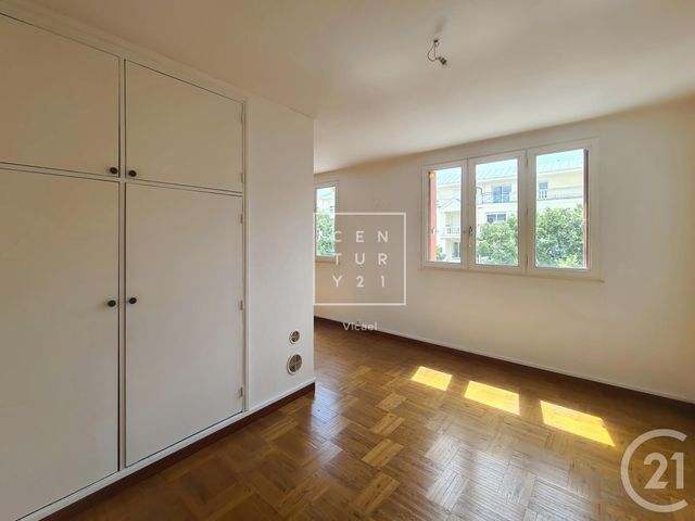 Appartement F5 à vendre - 5 pièces - 77.13 m2 - LE PLESSIS ROBINSON - 92 - ILE-DE-FRANCE - Century 21 Vicael